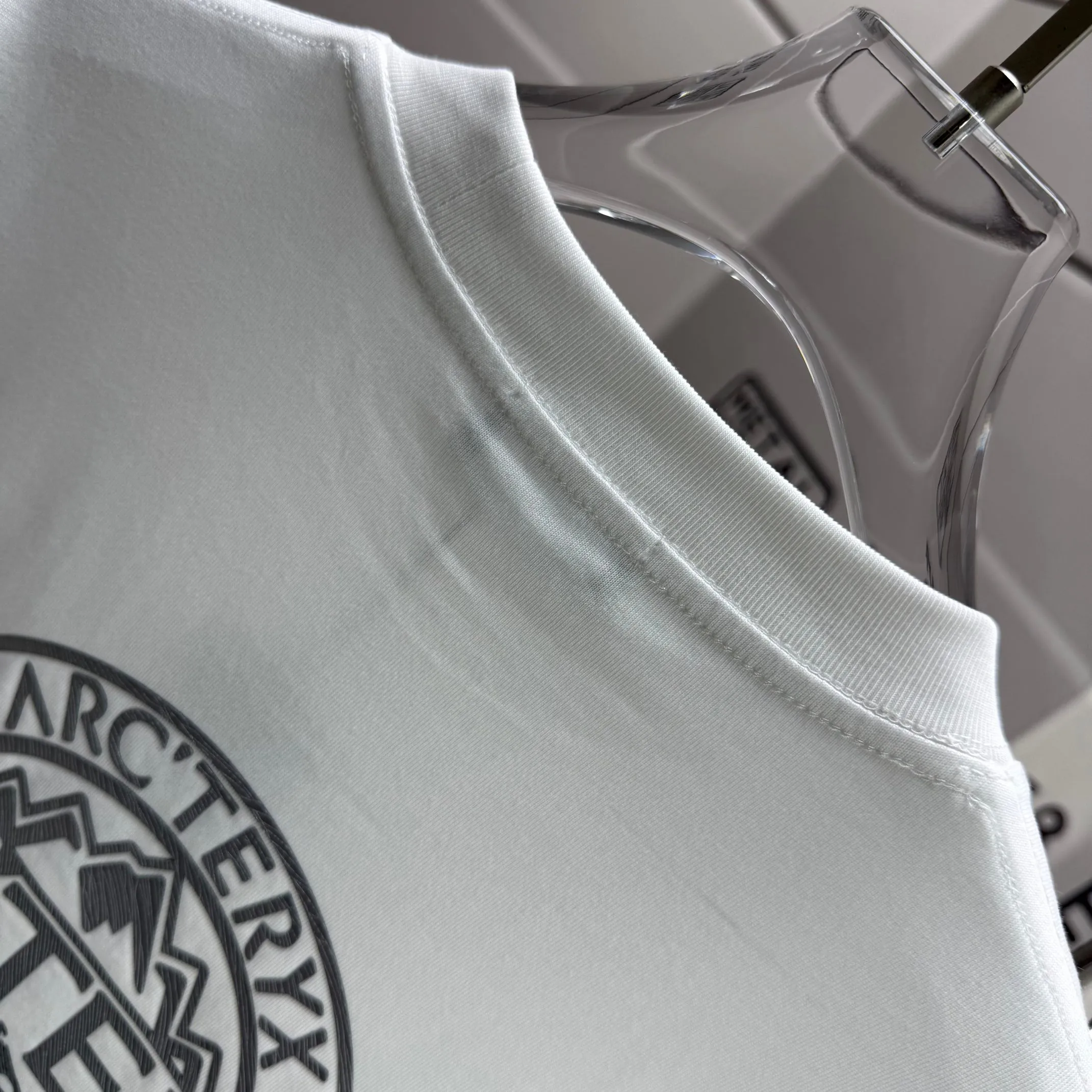 # 95 ARC'TERYX* * 2025 New Arrival Classic T Same Style Size： S （90-130 ） M （120-150 ） L （140-165 ） XL （160-180 ） XXL （180 ） ：Black White